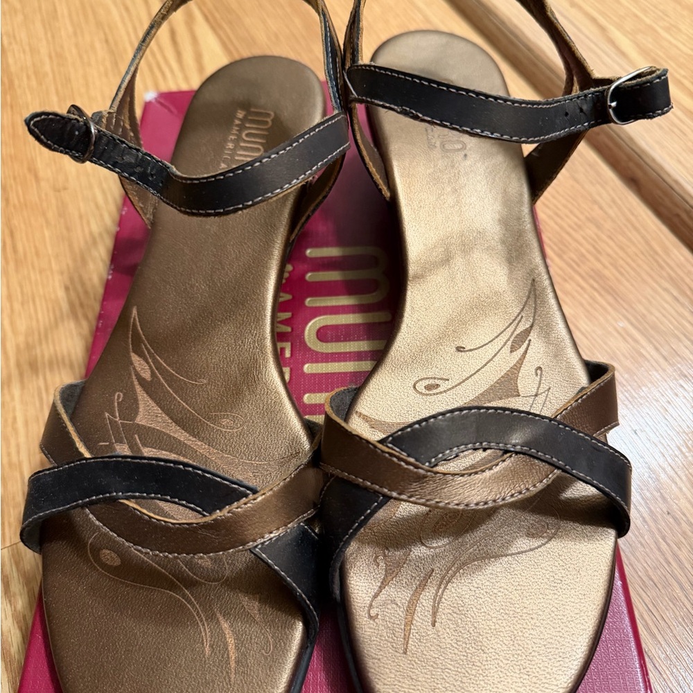 Munro Black and Brown Women's Sandals